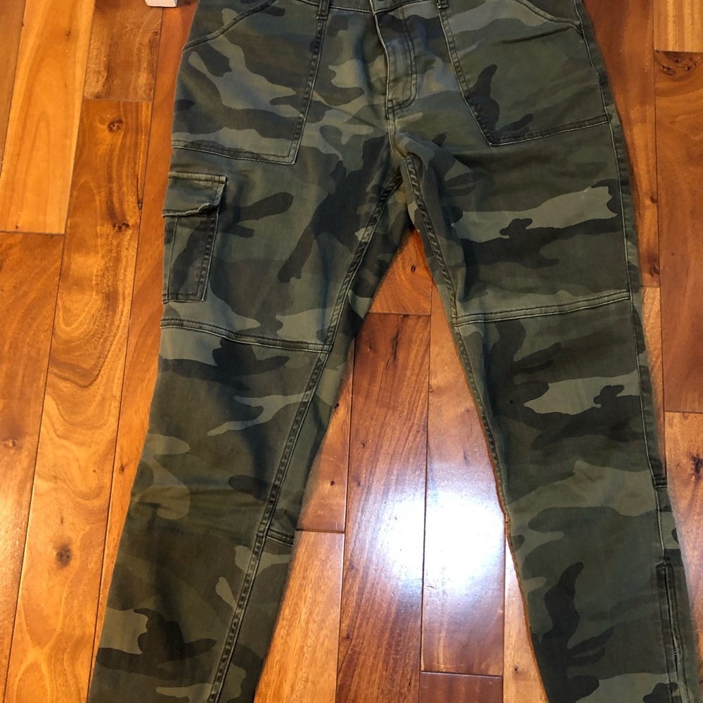 Woman jeans camp cargo pre owned size 28